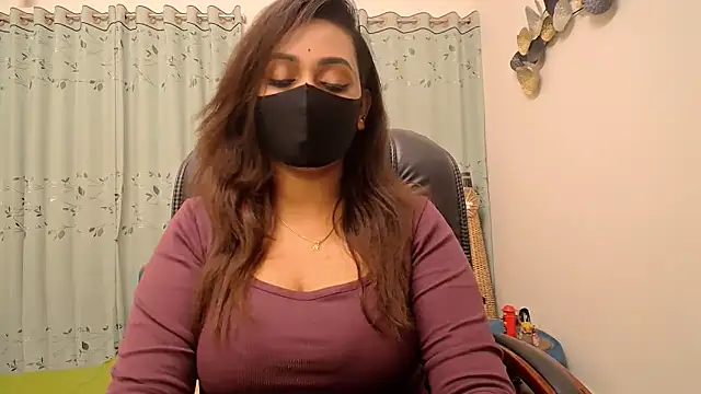 Snapshot of OH-Monica chatting on 11.23.25 OH-Monica online show from 11.23.25