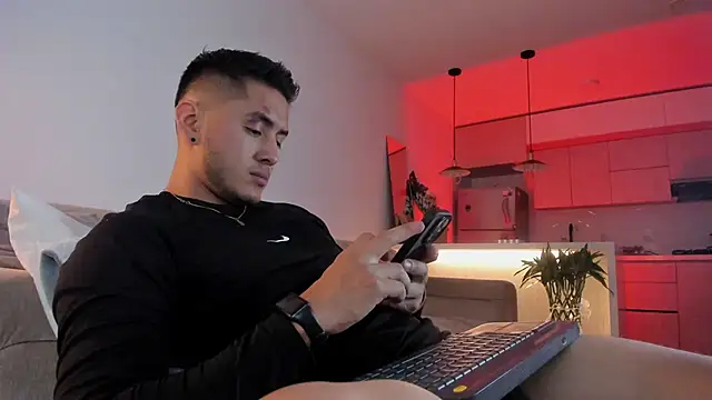 Snapshot of Chriskyle_ chatting on 12.08.24 Chriskyle online show from 12.08.24