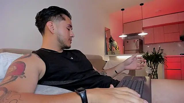 Snapshot of Chriskyle_ chatting on 09.18.25 Chriskyle online show from 09.18.25