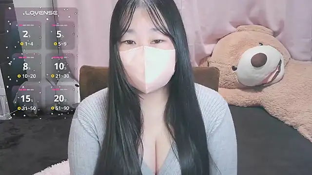 Snapshot of yuinyan3150 chatting on 11.23.25 yuinyan3150 online show from 11.23.25