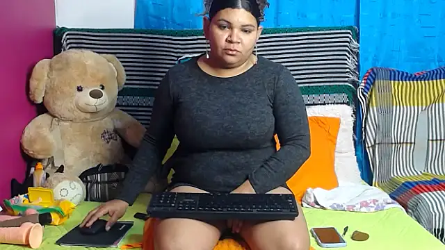 karolhot916 online show from 02.13.25