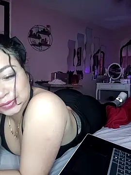 Snapshot of Lia_Roxx chatting on 11.20.25 Lia Roxx online show from 11.20.25