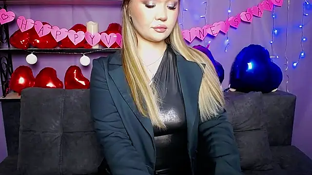 Snapshot of StacyYellig chatting on 02.02.25 StacyYellig online show from 02.02.25