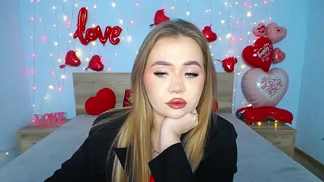 Snapshot of StacyYellig chatting on 02.15.25 StacyYellig online show from 02.15.25