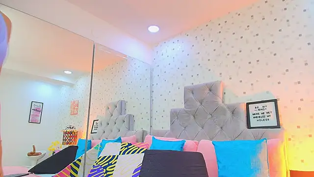 JulietaReyess online show from 09.29.25