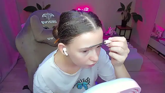 Snapshot of HelloRoxy chatting on 12.11.24 HelloRoxy online show from 12.11.24