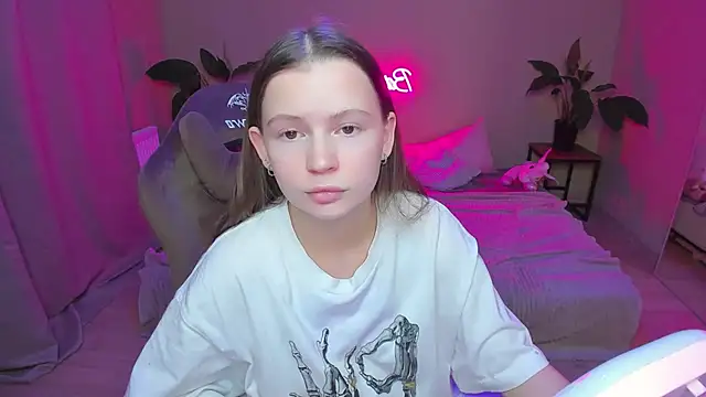 Snapshot of HelloRoxy chatting on 12.17.24 HelloRoxy online show from 12.17.24