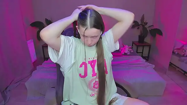 Snapshot of HelloRoxy chatting on 12.18.24 HelloRoxy online show from 12.18.24