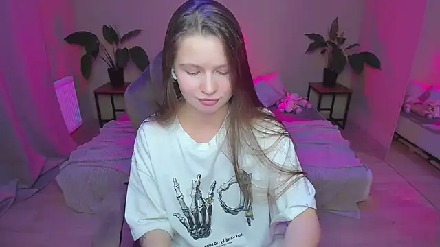 Snapshot of HelloRoxy chatting on 12.20.24 HelloRoxy online show from 12.20.24