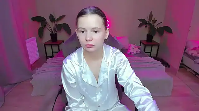 Snapshot of HelloRoxy chatting on 12.22.24 HelloRoxy online show from 12.22.24