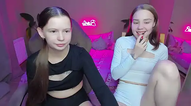 Snapshot of HelloRoxy chatting on 01.09.25 HelloRoxy online show from 01.09.25