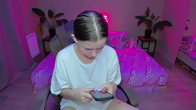 Snapshot of HelloRoxy chatting on 01.11.25 HelloRoxy online show from 01.11.25