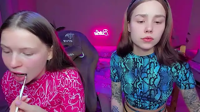 Snapshot of HelloRoxy chatting on 01.12.25 HelloRoxy online show from 01.12.25