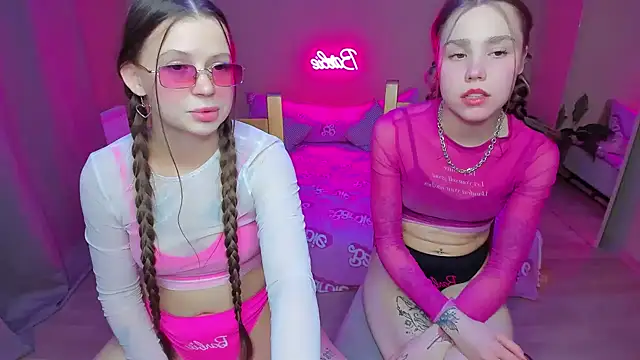 Snapshot of HelloRoxy chatting on 01.17.25 HelloRoxy online show from 01.17.25