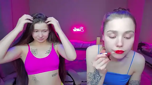 Snapshot of HelloRoxy chatting on 01.21.25 HelloRoxy online show from 01.21.25