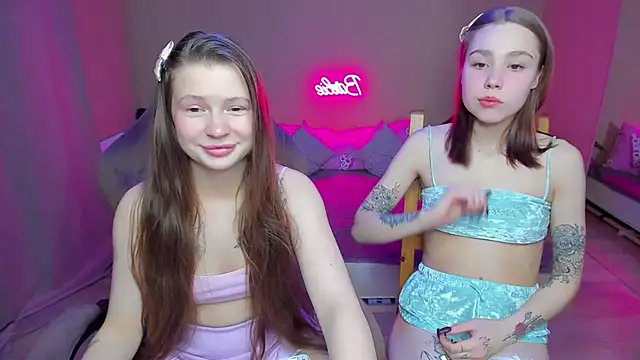 Snapshot of HelloRoxy chatting on 01.25.25 HelloRoxy online show from 01.25.25