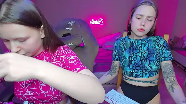 Snapshot of HelloRoxy chatting on 01.29.25 HelloRoxy online show from 01.29.25