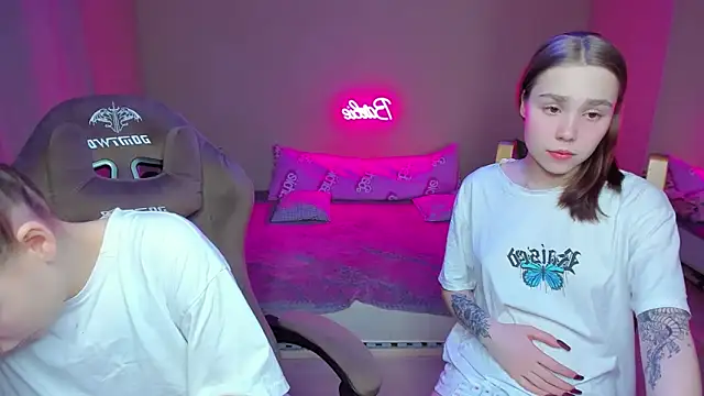 Snapshot of HelloRoxy chatting on 01.30.25 HelloRoxy online show from 01.30.25