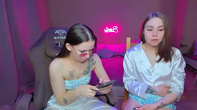 Snapshot of HelloRoxy chatting on 03.02.25 HelloRoxy online show from 03.02.25