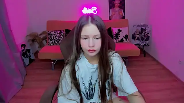 Snapshot of HelloRoxy chatting on 10.19.25 HelloRoxy online show from 10.19.25