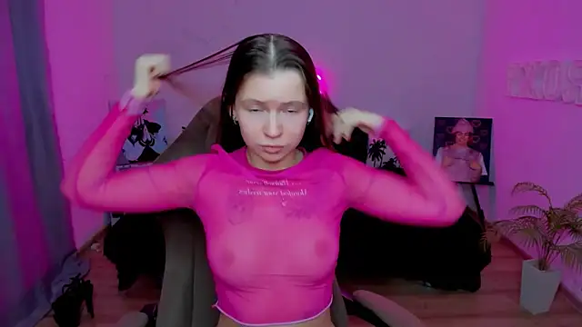 Snapshot of HelloRoxy chatting on 11.20.25 HelloRoxy online show from 11.20.25