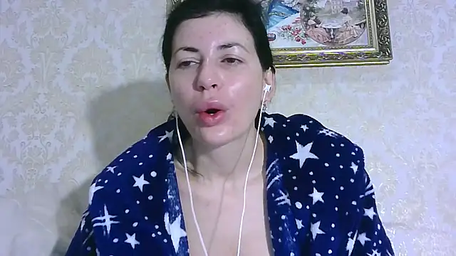 Snapshot of StunnigArt chatting on 10.29.25 StunnigArt online show from 10.29.25