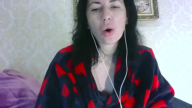 Snapshot of StunnigArt chatting on 11.21.25 StunnigArt online show from 11.21.25