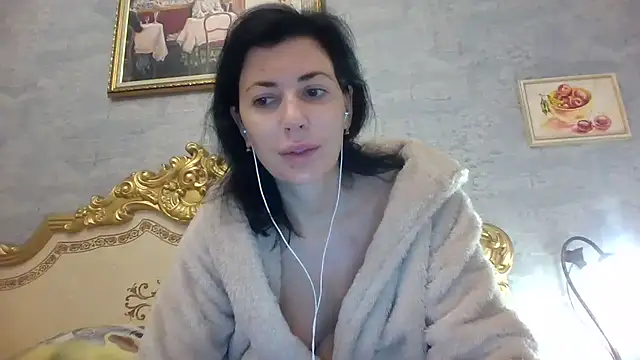 Snapshot of StunnigArt chatting on 11.23.25 StunnigArt online show from 11.23.25