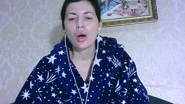 Snapshot of StunnigArt chatting on 11.25.25 StunnigArt online show from 11.25.25