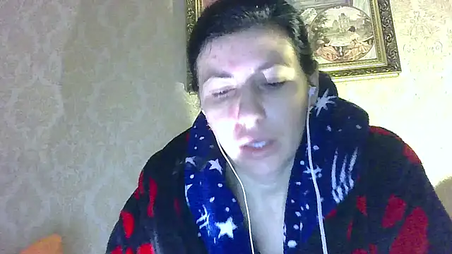 Snapshot of StunnigArt chatting on 12.16.25 StunnigArt online show from 12.16.25