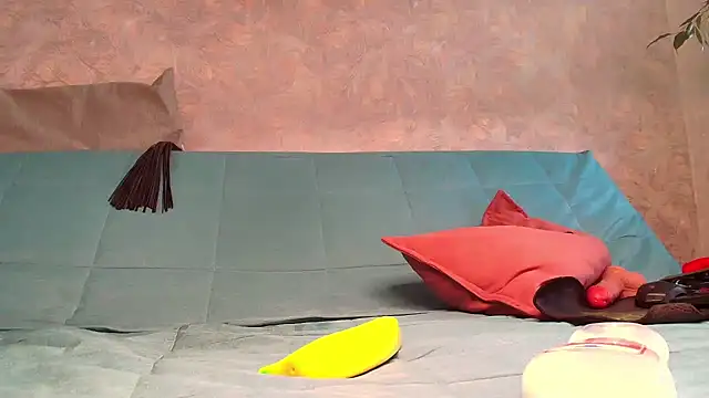 LonelyFlower online show from 01.14.25