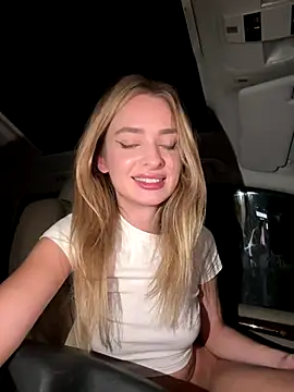 Snapshot of EvieEvans chatting on 12.04.24 EvieEvans online show from 12.04.24