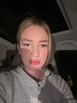 Snapshot of EvieEvans chatting on 12.04.24 EvieEvans online show from 12.04.24