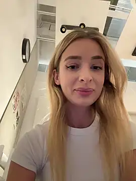 Snapshot of EvieEvans chatting on 12.13.24 EvieEvans online show from 12.13.24