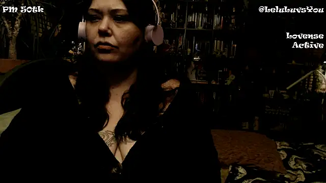 Snapshot of LeluLuvsYou chatting on 01.05.25 LeluLuvsYou online show from 01.05.25