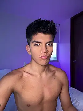 santiago 01 online show from 02.04.25