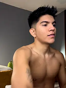 santiago 01 online show from 11.11.25