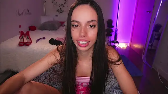 Snapshot of Dayna_Nebula chatting on 09.29.25 Dayna Nebula online show from 09.29.25