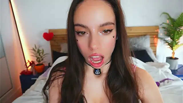 Dayna Nebula online show from 05.10.26
