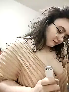 Snapshot of DenisHailey chatting on 01.05.25 DenisHailey online show from 01.05.25