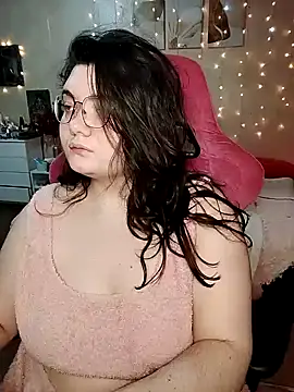 Snapshot of DenisHailey chatting on 02.05.25 DenisHailey online show from 02.05.25