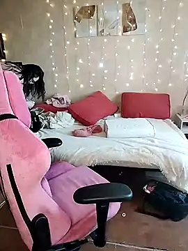 Snapshot of DenisHailey chatting on 02.11.25 DenisHailey online show from 02.11.25