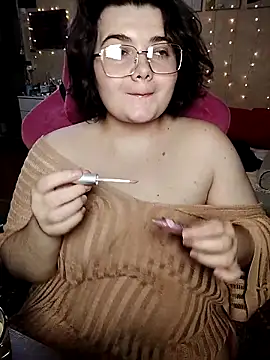 Snapshot of DenisHailey chatting on 09.26.25 DenisHailey online show from 09.26.25