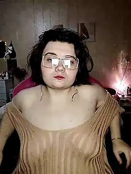 Snapshot of DenisHailey chatting on 10.12.25 DenisHailey online show from 10.12.25