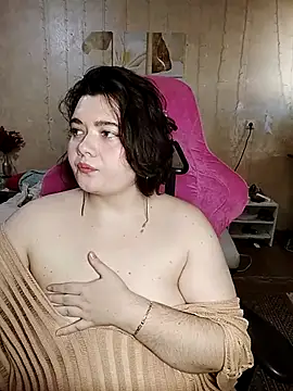 Snapshot of DenisHailey chatting on 10.20.25 DenisHailey online show from 10.20.25