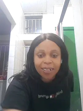 Snapshot of THESHORTQUEEN chatting on 10.22.25 THESHORTQUEEN online show from 10.22.25