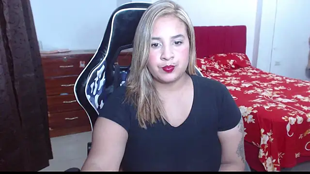 Snapshot of KathyHardcore69 chatting on 11.21.25 KathyHardcore69 online show from 11.21.25