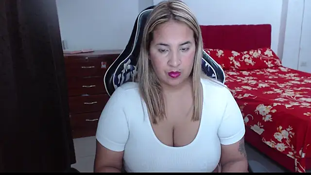 Snapshot of KathyHardcore69 chatting on 11.23.25 KathyHardcore69 online show from 11.23.25