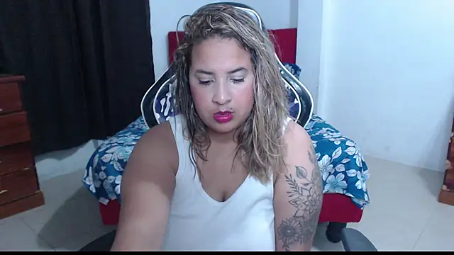 Snapshot of KathyHardcore69 chatting on 11.30.25 KathyHardcore69 online show from 11.30.25