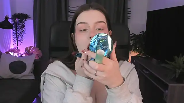 CoralineKeyns online show from 03.04.25